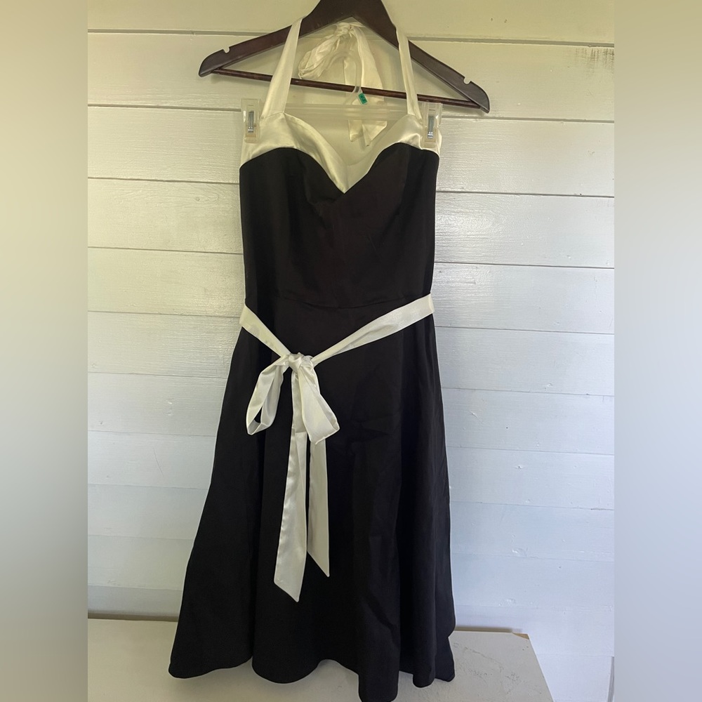 Black 50’s Silhouette Sweetheart Neckline Ribbon Corset Dress